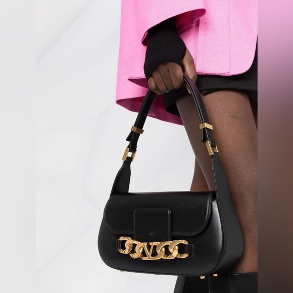 Valentino Garavani 🖤 VLogo leather bag
Authentic 💯 - Picture 1 of 15